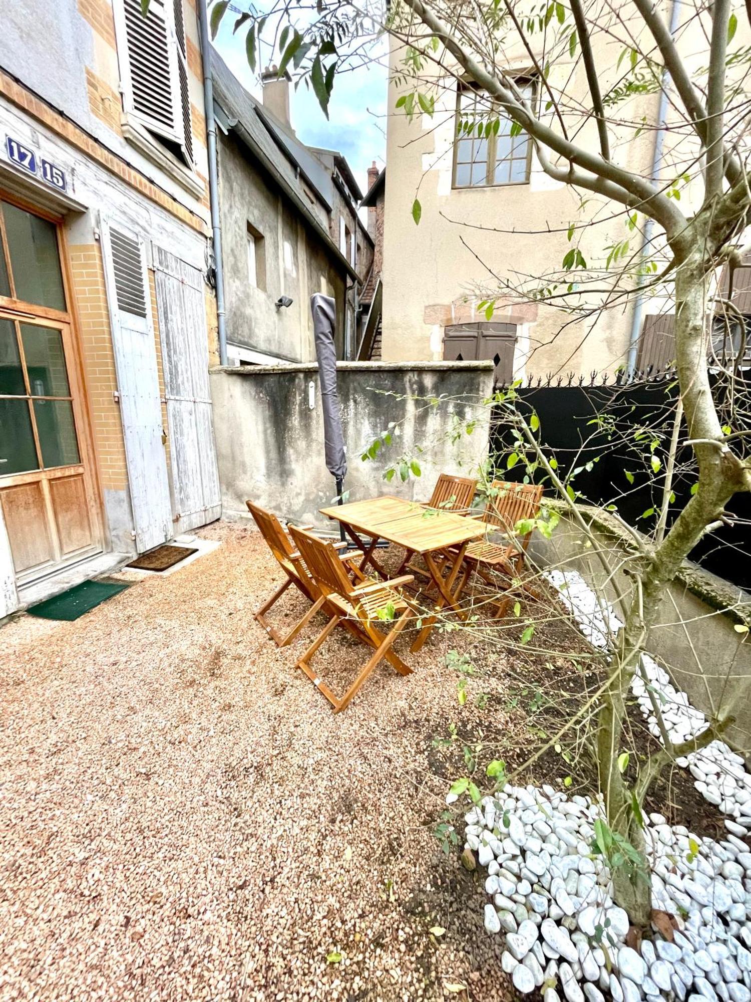 La Maison Des Cours - Wifi - Centre Ville Мулен Екстер'єр фото